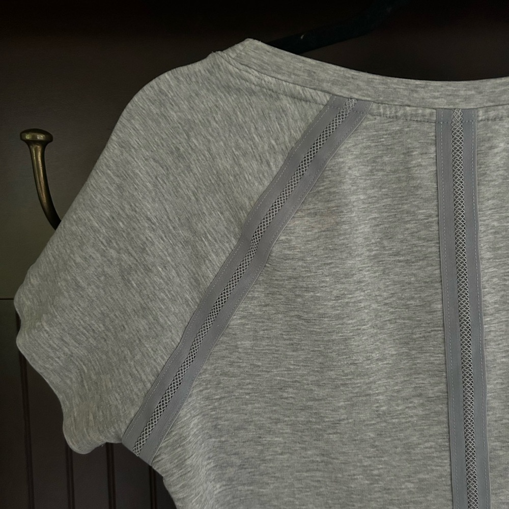 ATHLETA Gray Short Sleeve Crew Neck T-Shirt Athletic Dress Athleisure Preppy | M - Picture 11 of 16